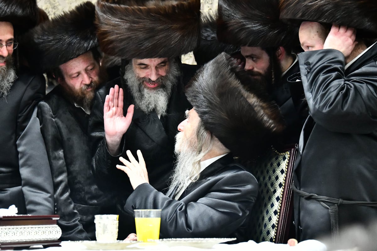 למרות חולשתו: האדמו"ר השתתף בחתונה ורקד במצווה טאנץ