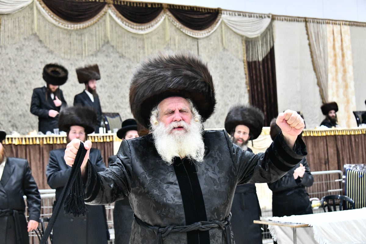 למרות חולשתו: האדמו"ר השתתף בחתונה ורקד במצווה טאנץ