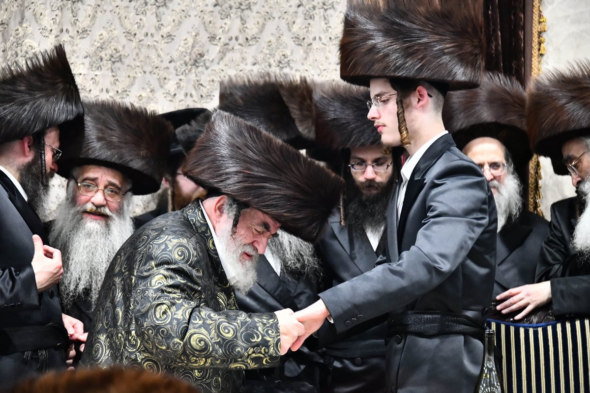 למרות חולשתו: האדמו"ר השתתף בחתונה ורקד במצווה טאנץ