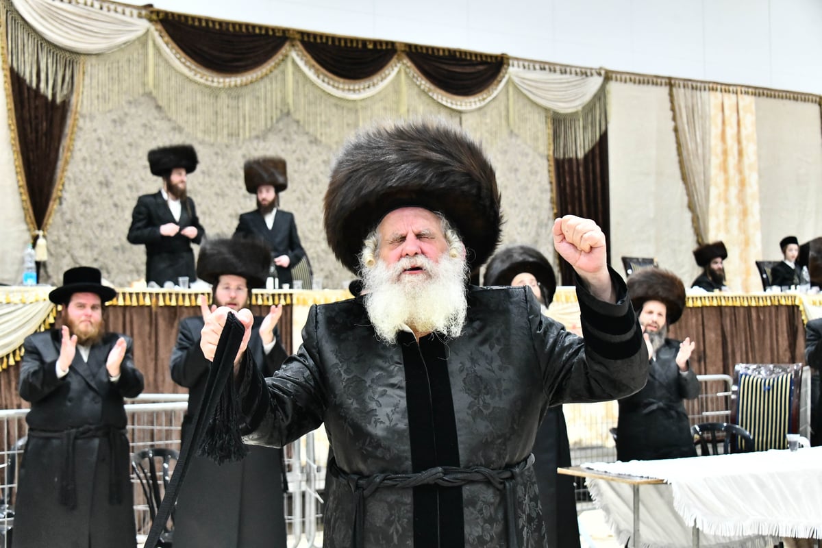 למרות חולשתו: האדמו"ר השתתף בחתונה ורקד במצווה טאנץ