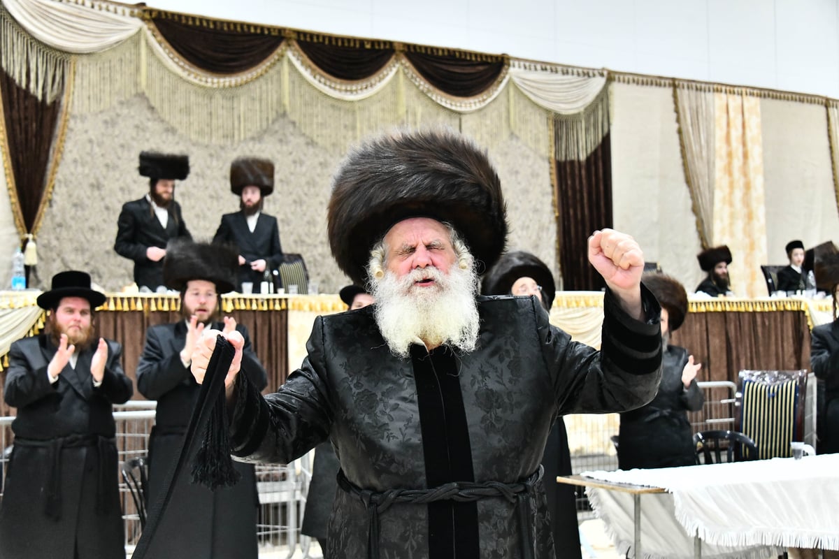 למרות חולשתו: האדמו"ר השתתף בחתונה ורקד במצווה טאנץ