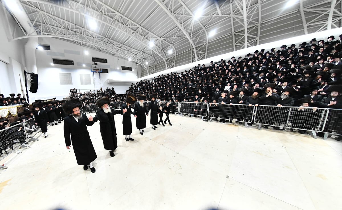 למרות חולשתו: האדמו"ר השתתף בחתונה ורקד במצווה טאנץ