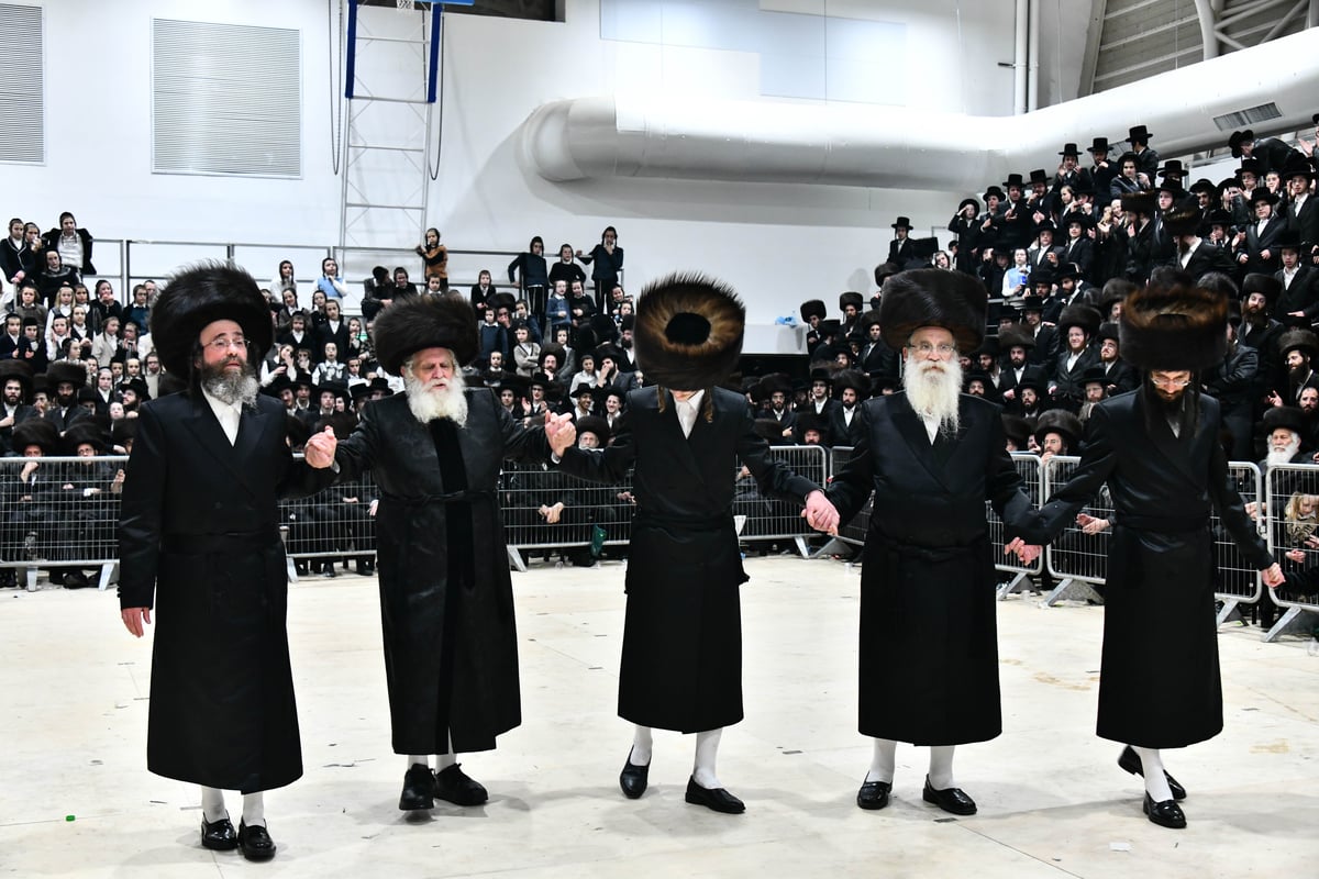 למרות חולשתו: האדמו"ר השתתף בחתונה ורקד במצווה טאנץ