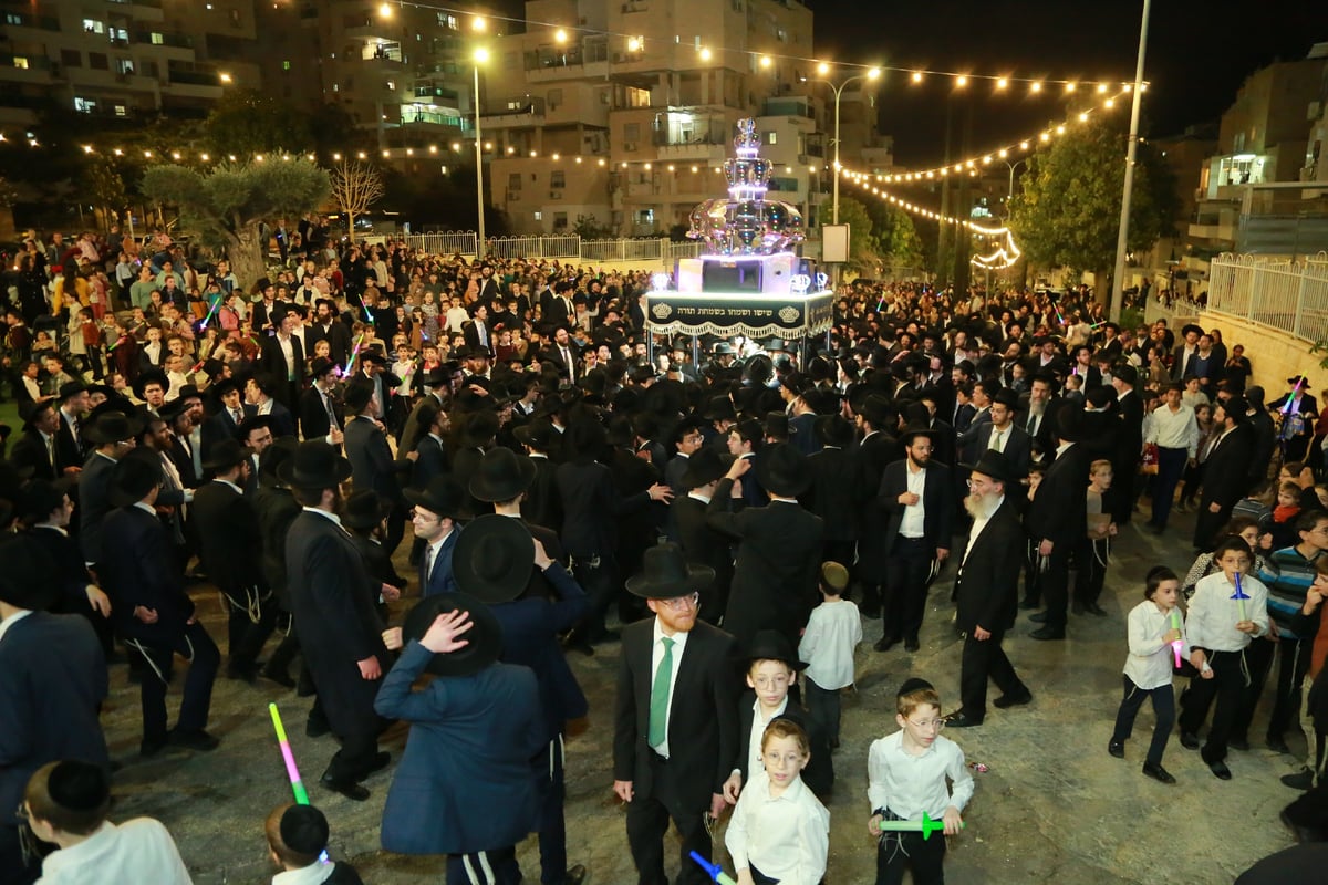 הכנסת ספר תורה לישיבת כנסת יצחק קרית ספר