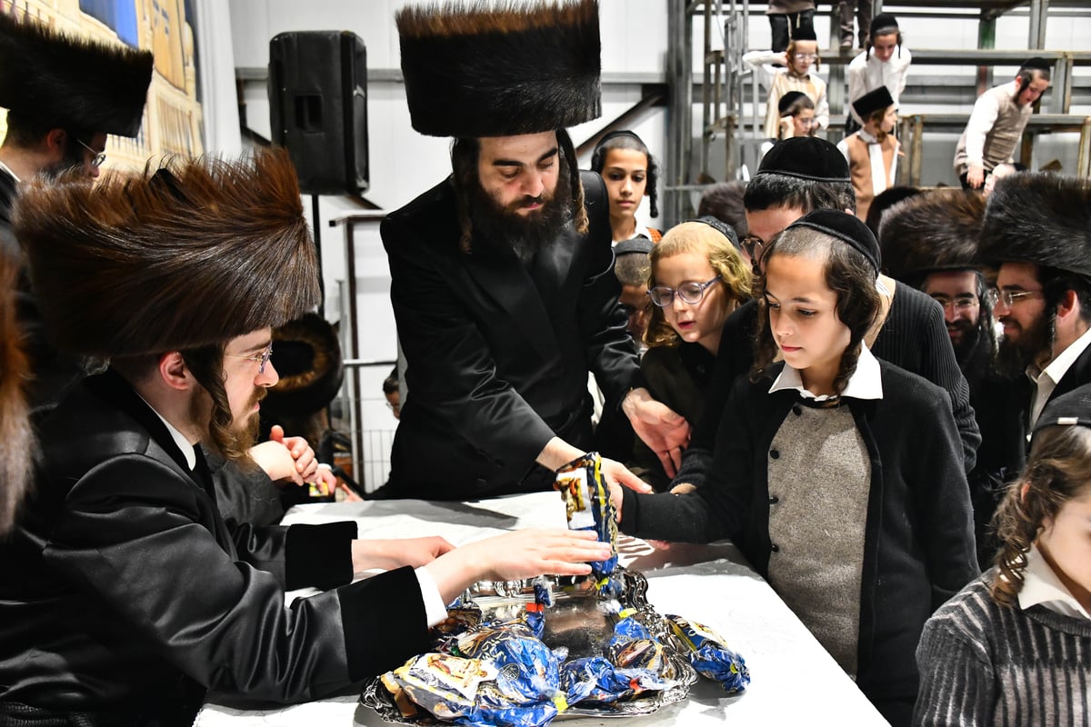 מה'שלום זכר' ועד ה'וואכט נאכט' | לקראת שמחת הברית בסאדיגורה