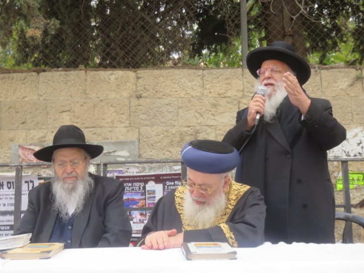 "הבחורים מגנים על החיילים בצבא" | ראש הישיבה נאם בעצרת נגד גיוס חרדים