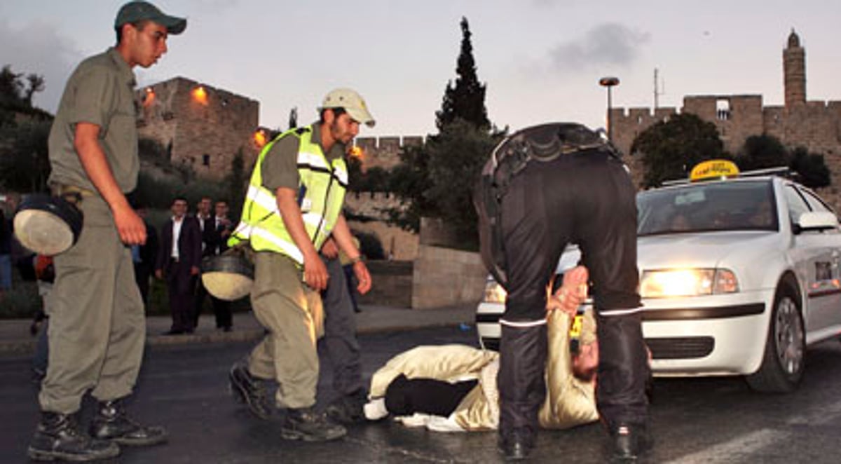 גם השבת: אלפים מחו על חילול השבת בחניון קרתא