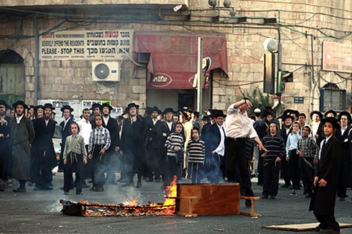 דם ואש ותמרות עשן: מאות מפגינים, 5 נפצעו