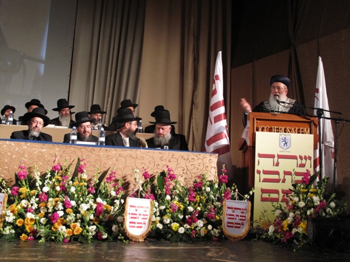 הגר"ע יוסף: "רבי אריאל בונה בתים בכל הארץ"