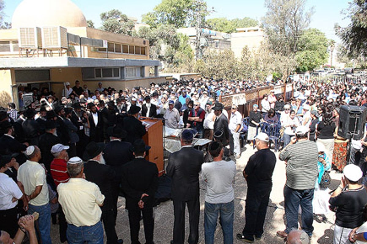 רבני חב"ד: חתן הרב ליפסקר ירש אותו