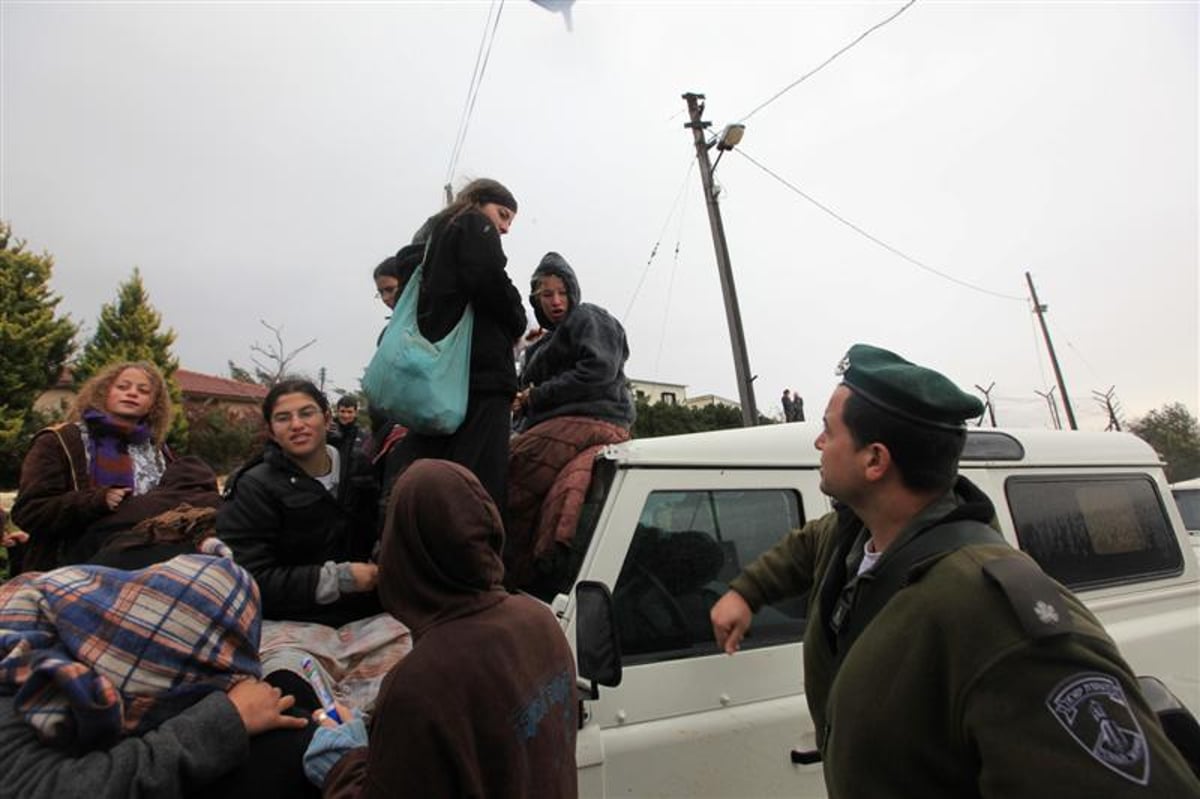 כעת: נערים מונעים כניסת פקחים ליישוב מעלה לבונה