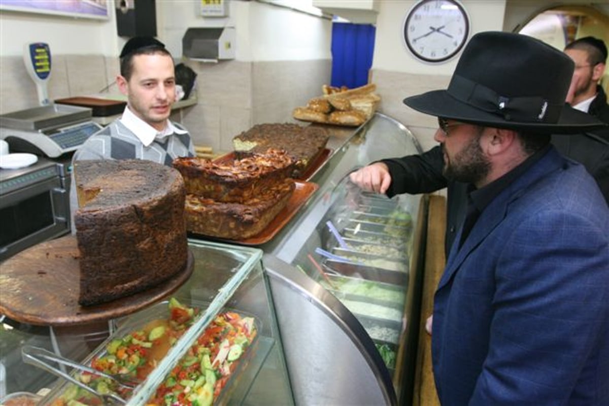 צפו בתמונות: גומא אגאייר רוכש ´סירטוק´ וכובע חב"די