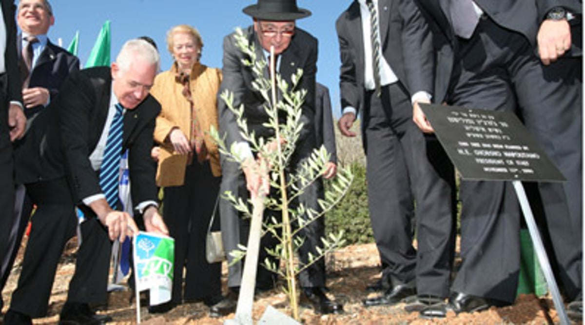 יהודים תורמים כסף לקק"ל והיא מסייעת בו ל...פלסטינים