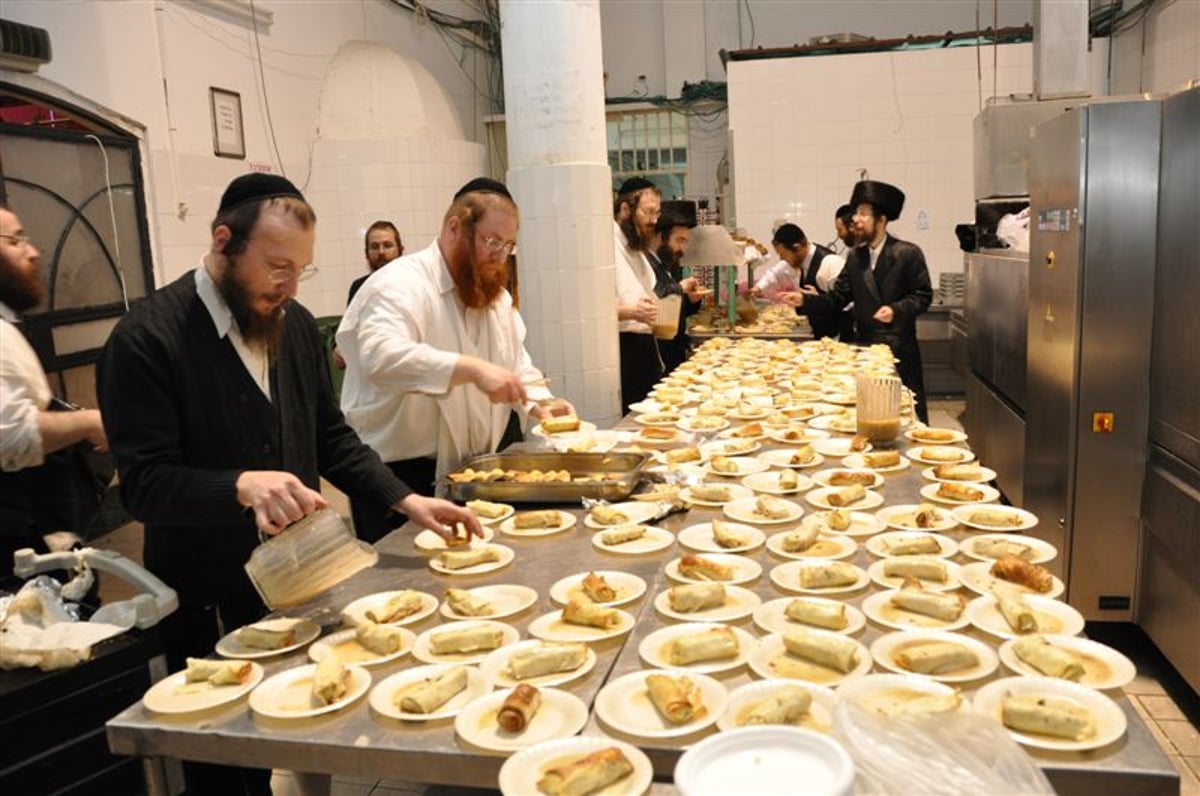 שמחת סערט ויזניץ: האדמו"ר ואלפי חסידים