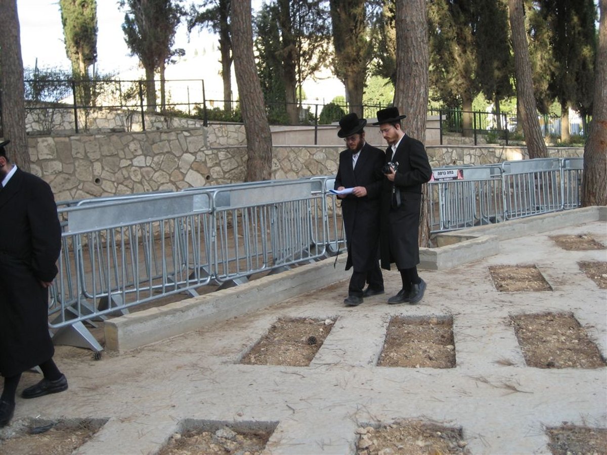 בהוראת האדמו"ר מבלעזא: החלקה קודשה