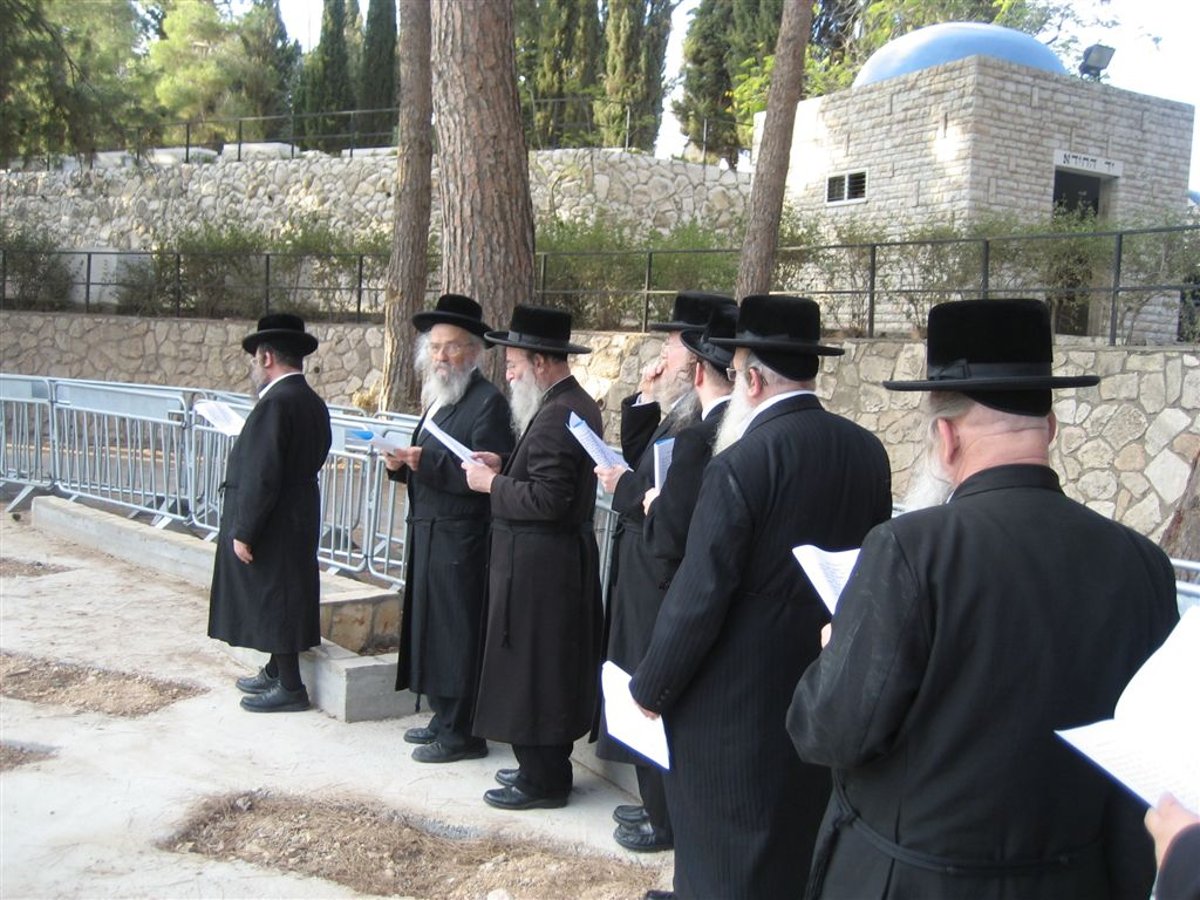 בהוראת האדמו"ר מבלעזא: החלקה קודשה