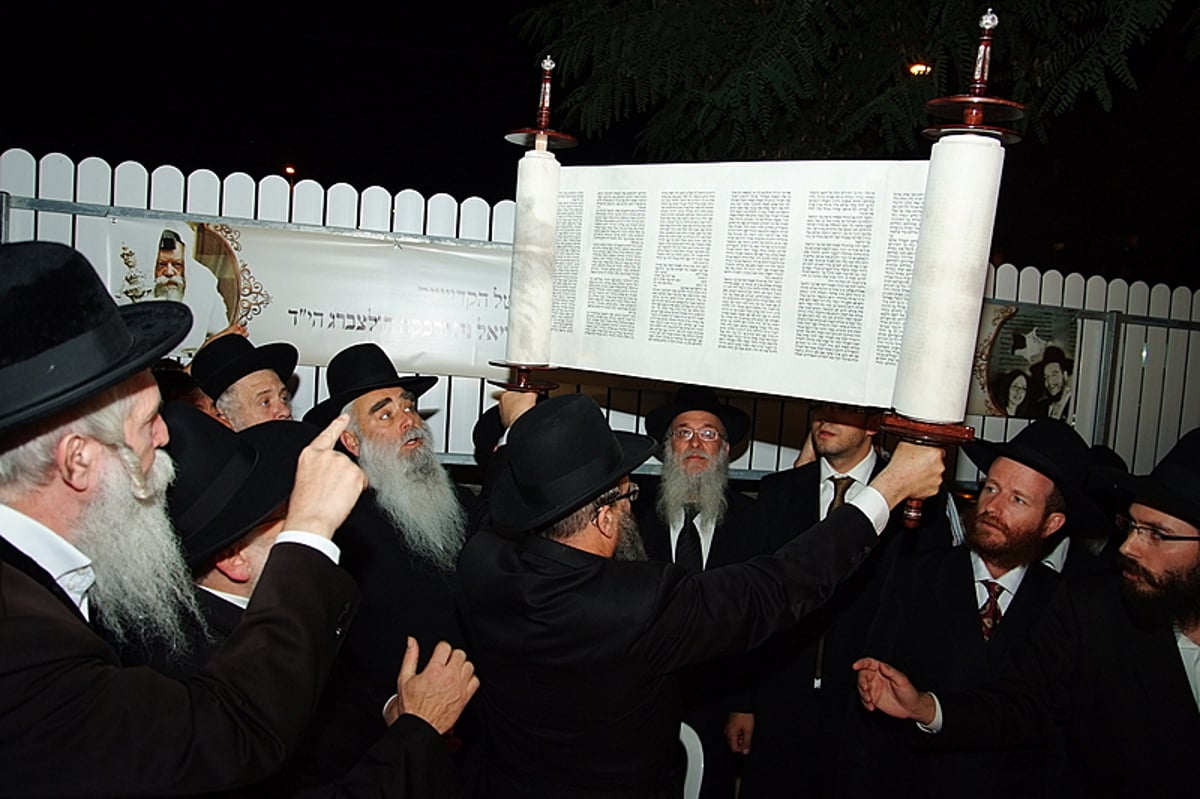 גלריית ענק: מוישי חגג בהכנסת ס"ת