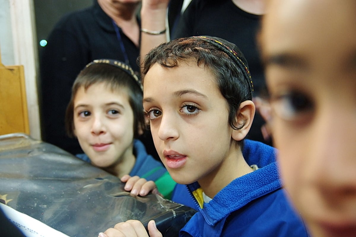 גלריית ענק: מוישי חגג בהכנסת ס"ת