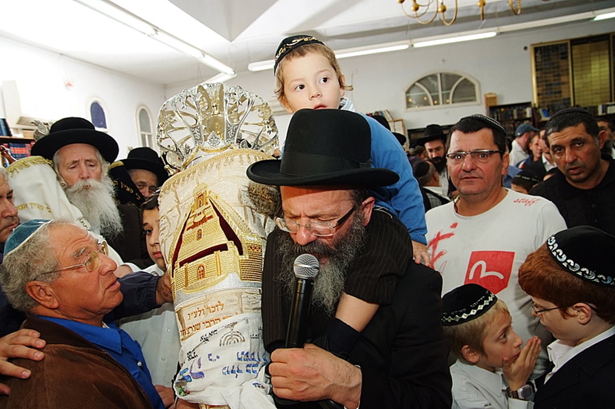 גלריית ענק: מוישי חגג בהכנסת ס"ת