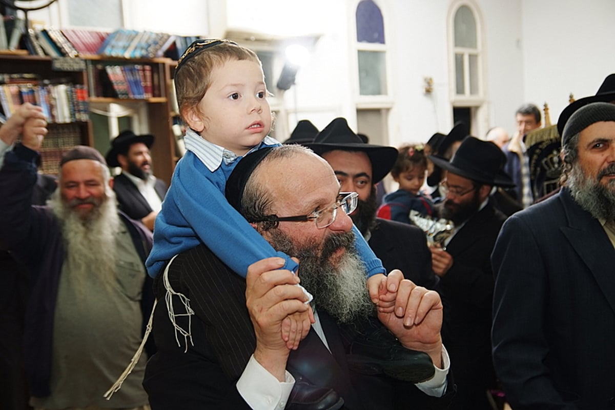 גלריית ענק: מוישי חגג בהכנסת ס"ת