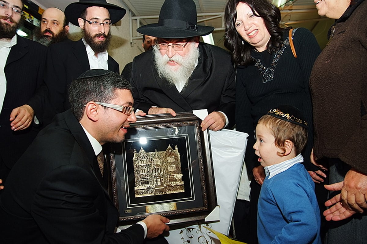 גלריית ענק: מוישי חגג בהכנסת ס"ת