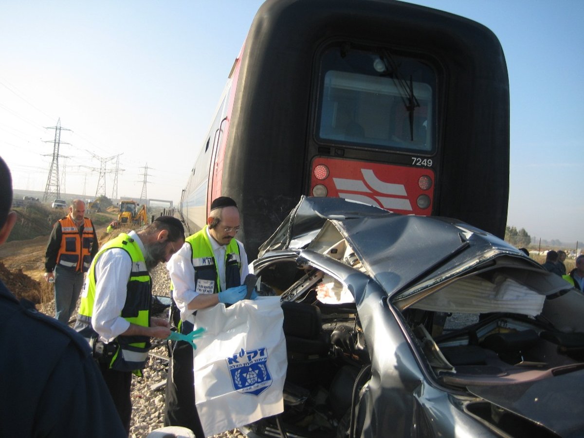 צפו: הרוג בתאונה בין רכבת לרכב פרטי