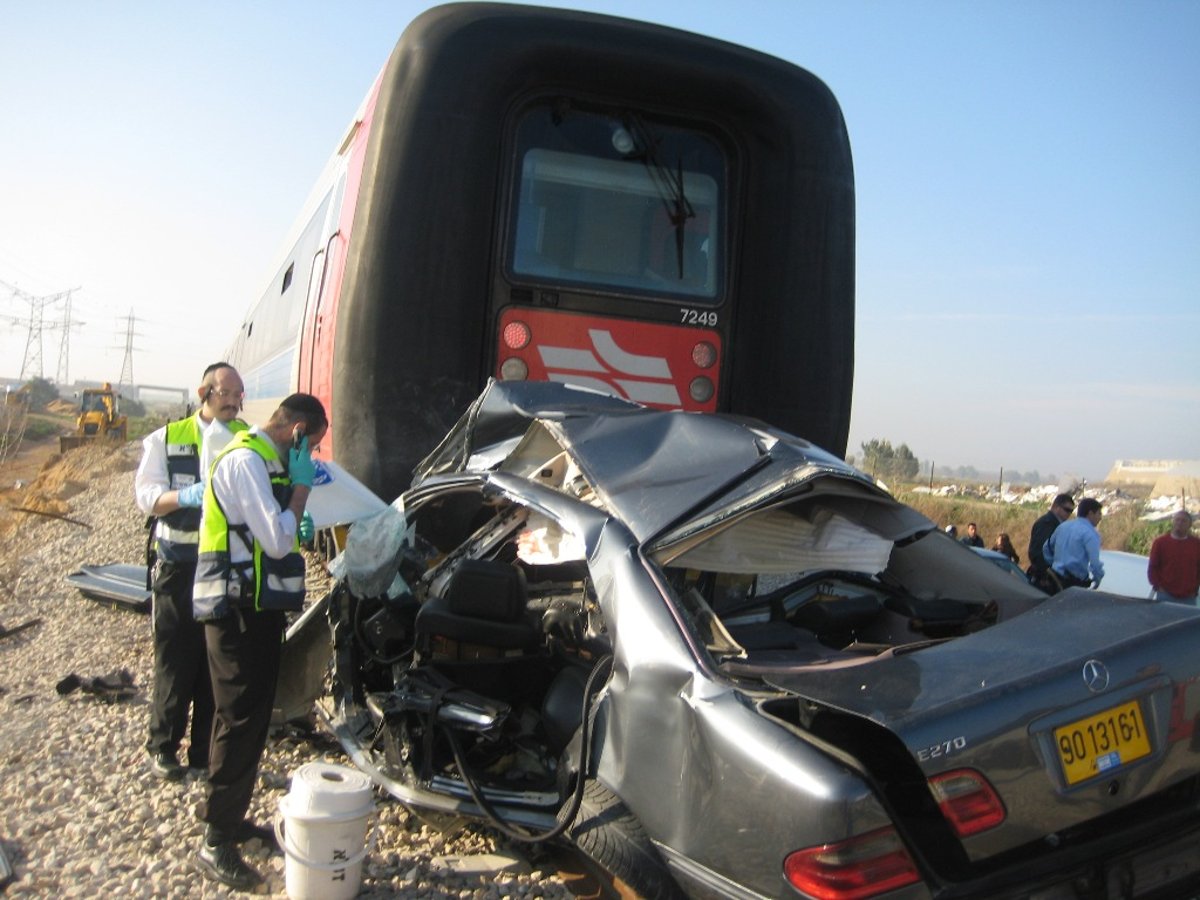 צפו: הרוג בתאונה בין רכבת לרכב פרטי