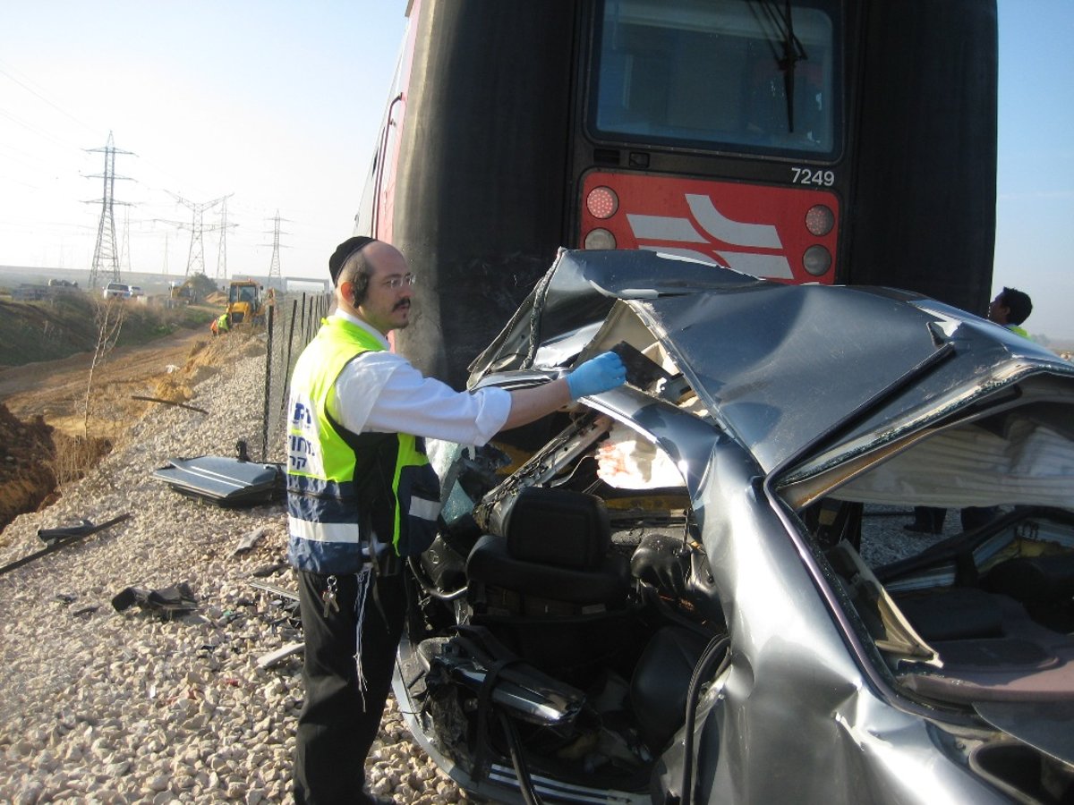 צפו: הרוג בתאונה בין רכבת לרכב פרטי