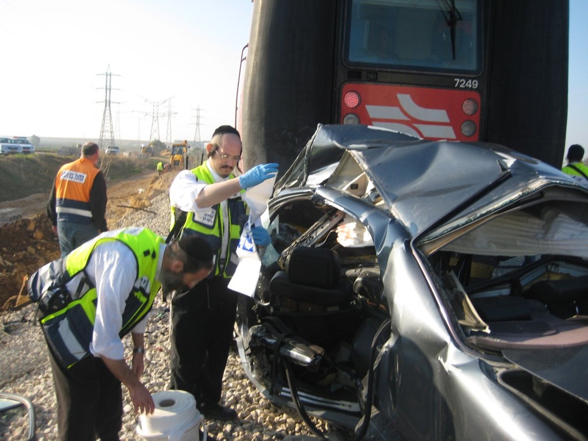 צפו: הרוג בתאונה בין רכבת לרכב פרטי