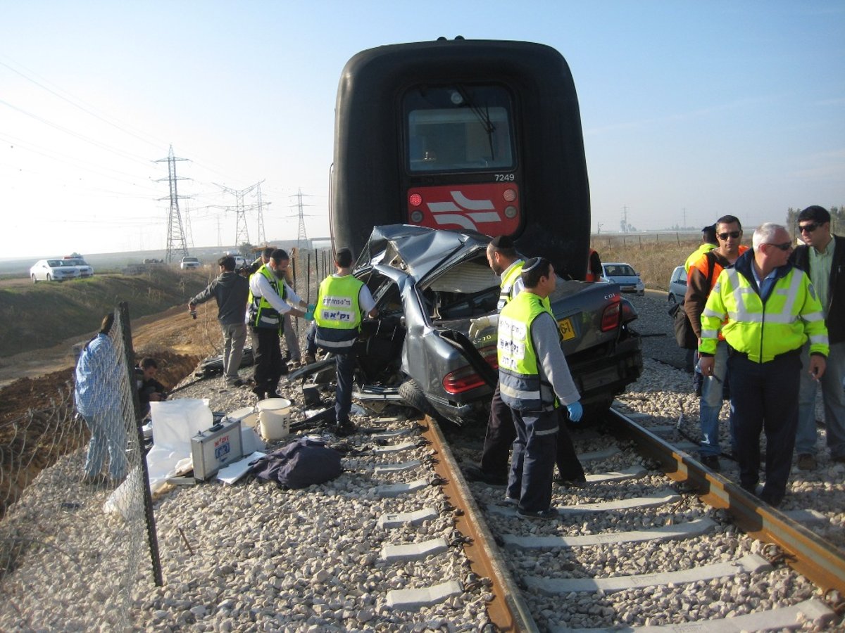 צפו: הרוג בתאונה בין רכבת לרכב פרטי