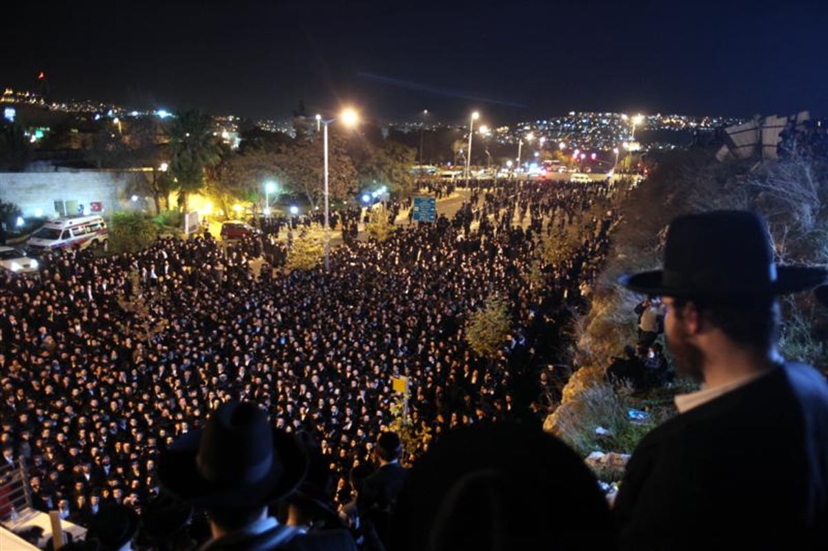 אלפים מחו על חילול שבת; מאות נערים התפרעו ברחוב