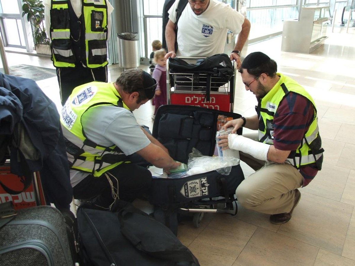 בדמעות: הגר"ע בירך משלחת זק"א