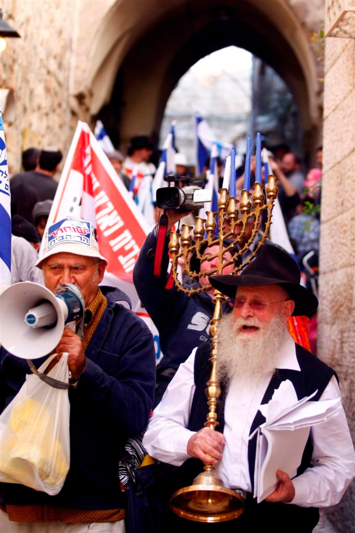 קבוצת תמהונים הפגינה: "לשחרר את הר-הבית"