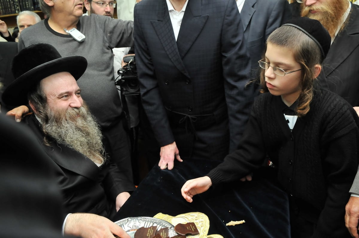 קוזניץ ללא הפסקה: צפו במעמד ההדלקה