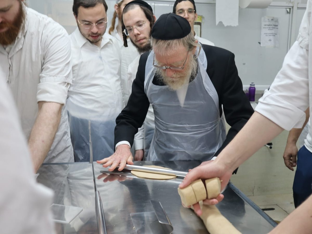 הגרי"א דינר והגר"י אונגרישר באפיית מצות