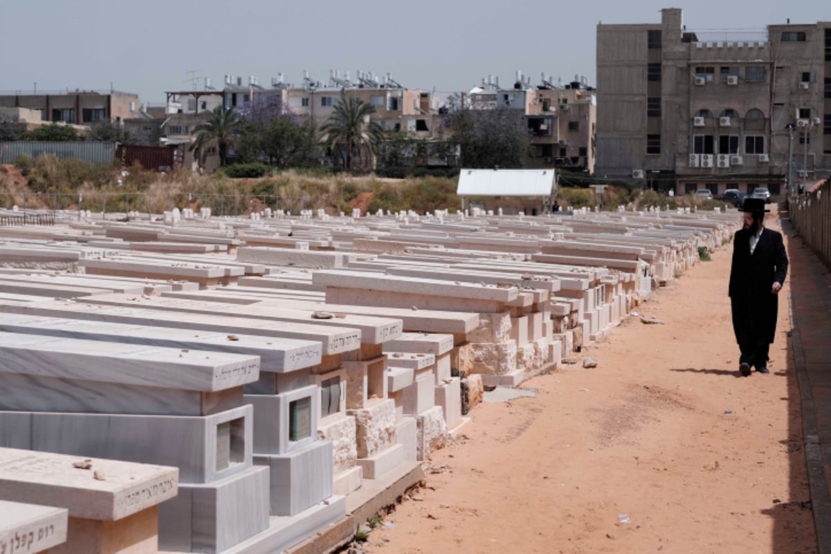 בית העלמין בבני ברק | ארכיון