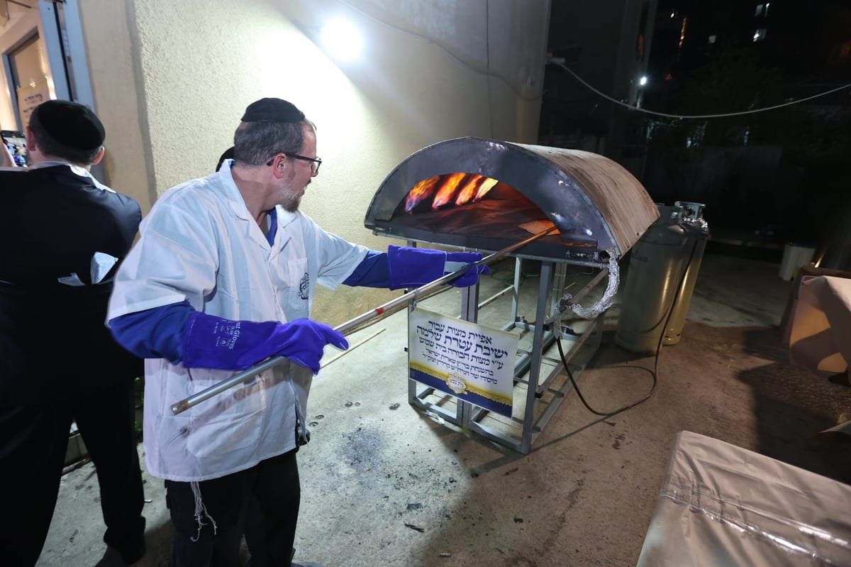 הגרש"ב סורוצקין באפיית מצות במעונו של הגר"ד קוק ותיעוד משאיבת "מים שלנו" ע"י הגר"ד קוק מהכנרת