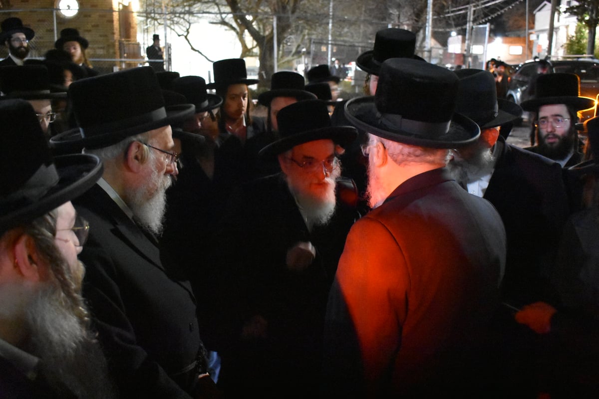 האדמו"ר מויזניץ בביקור בשיכון סקווירא