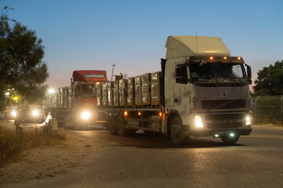 לראשונה: משאיות סיוע הוכנסו דרך המעבר הצפוני לרצועה