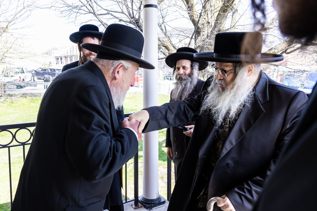 האדמו"ר מסאטמאר במאנטיסאלאו