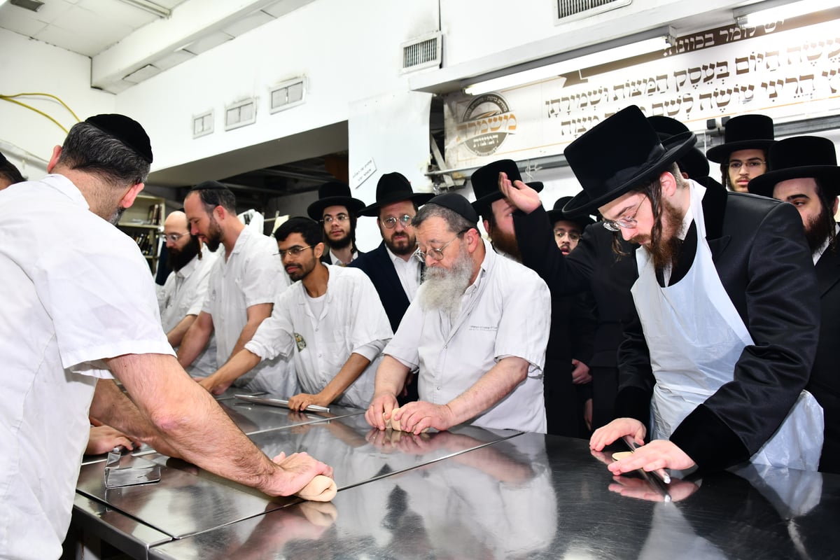 האדמו"ר מסאדיגורה באפיית המצות 