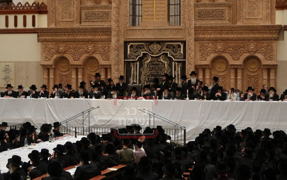 האדמו"ר מויזניץ בעריכת הטיש לרגל ט' ניסן 