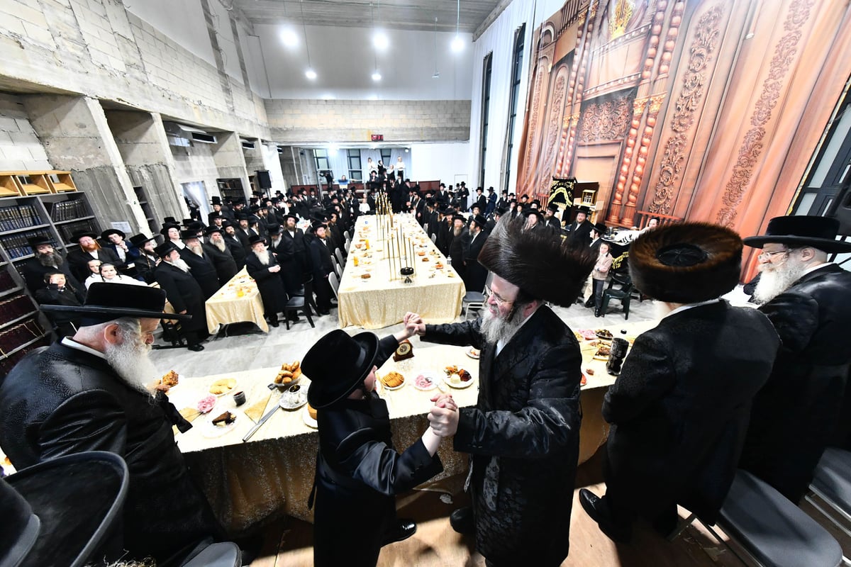 שמחת הבר מצווה לבן האדמו"ר מדינוב ביתר 