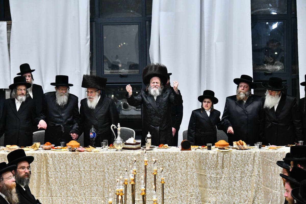 שמחת הבר מצווה לבן האדמו"ר מדינוב ביתר 