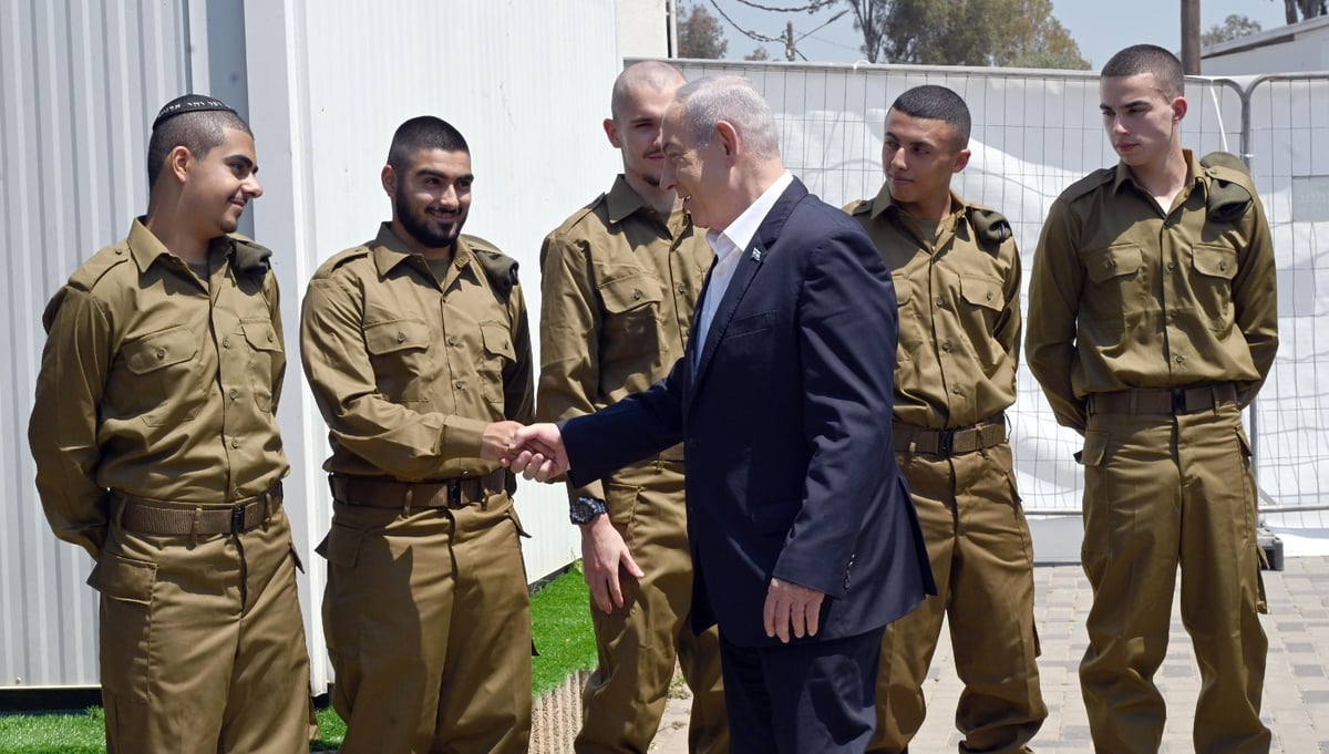 נתניהו למתגייסים: "מפלצות תקפו אותנו, ואנחנו מכים בהם עכשיו בחזרה"