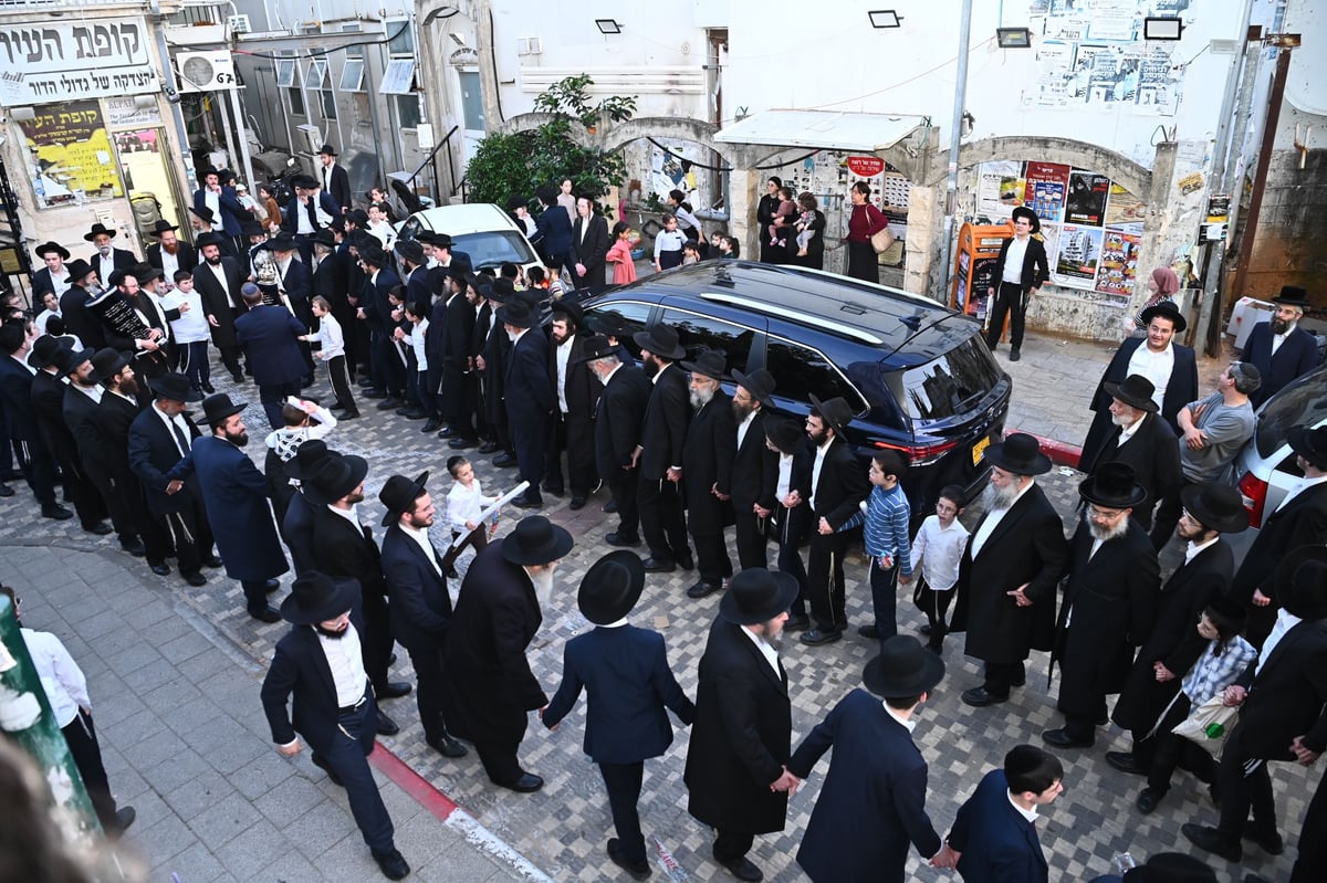 הכנסת ספר תורה לבית הגר"ח קנייבסקי