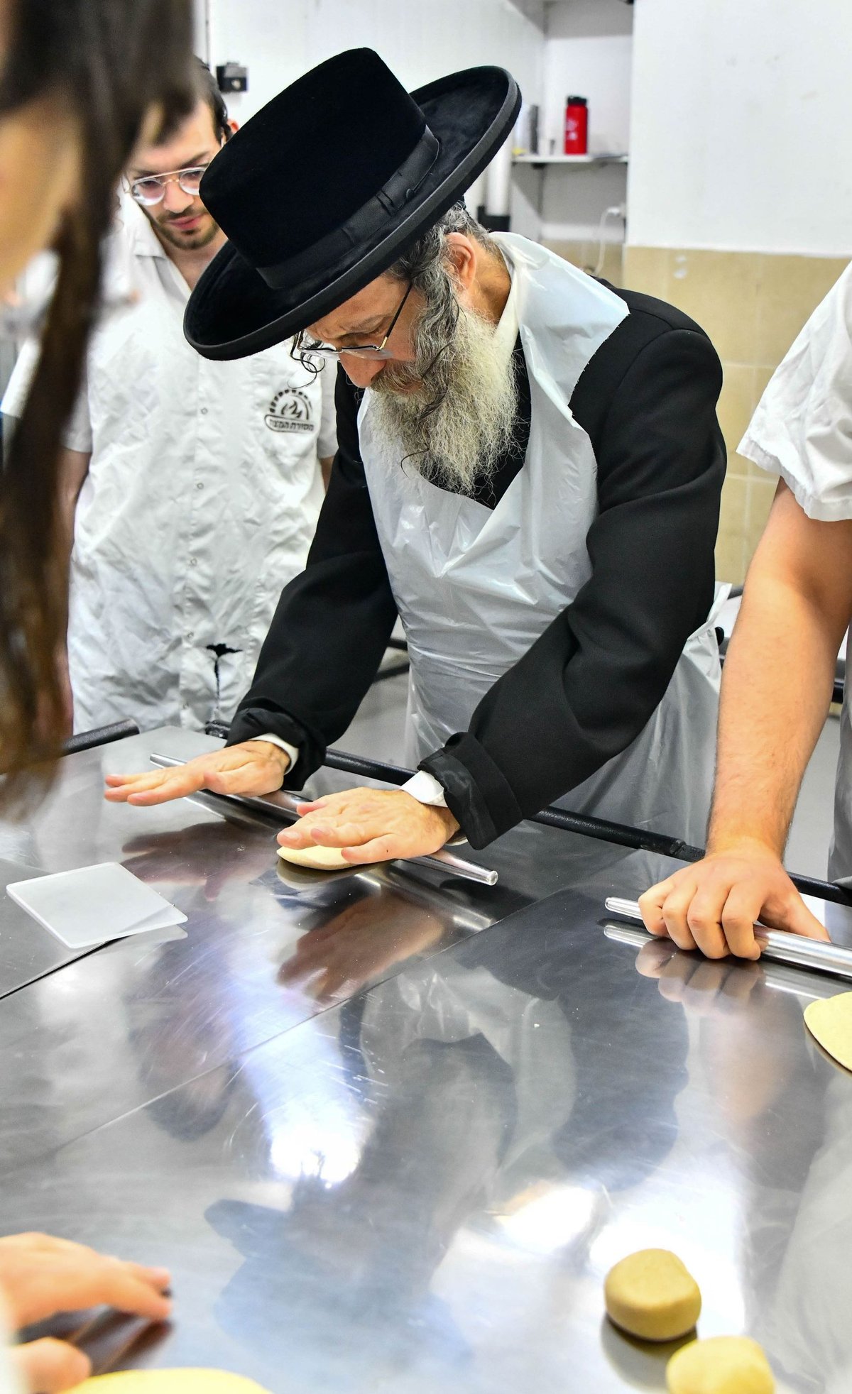 רבי אלימלך באפיית המצות