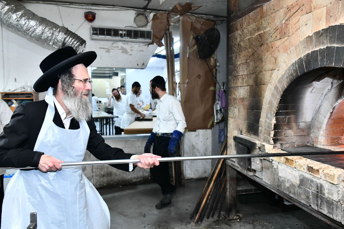 רבי אלימלך באפיית המצות