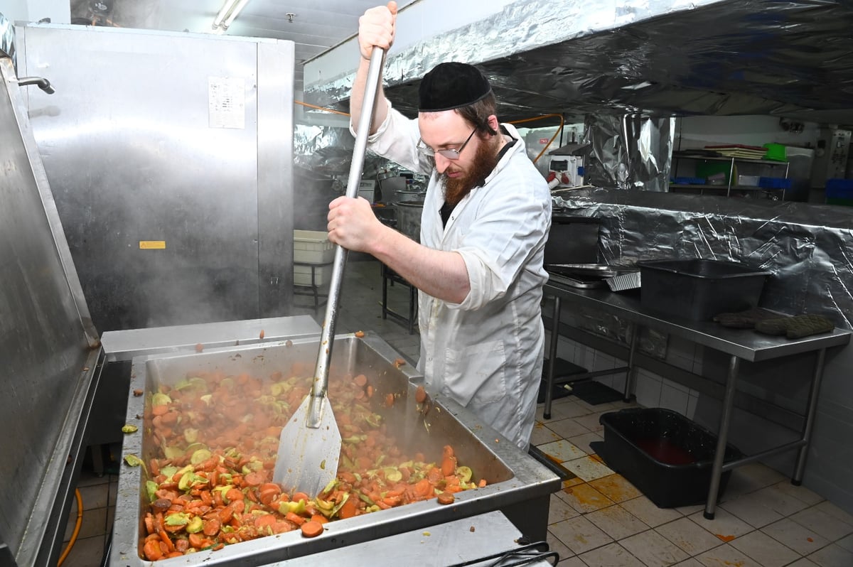 גדולי ישראל במטבח 'בית התבשיל' בב"ב