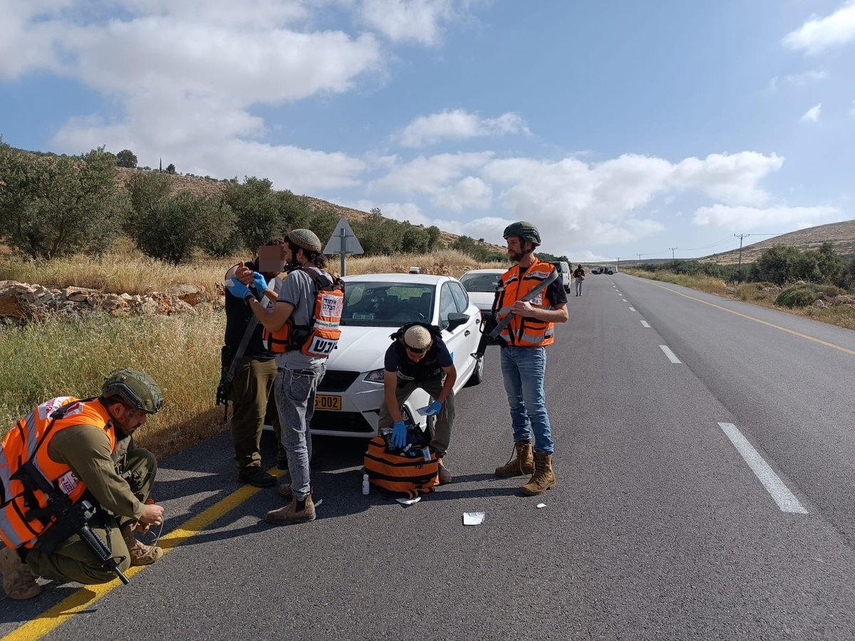 תיעוד מטורף: ישראלי בעט בדגל פלסטין - ומטען התפוצץ עליו